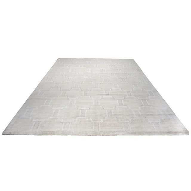 Condition: New Origin: Nepal Design: Modern Actual size: 11'10" x 14'9" Thickness: 3/8" Colors: Beige, Ivory, Grey...
