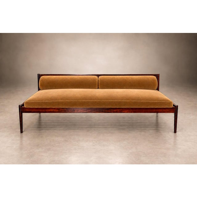 Brazilian Modern Sculpted Daybed in Solid Rosewood & Mohair by Novo Rumo, Brazil, 1960s For Sale - Image 12 of 18