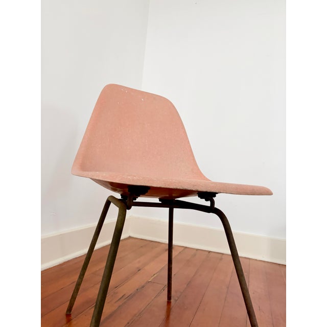 Herman Miller 1950s Authentic Herman Miller Eames Fiberglass Side Chair – Original Finish W/ Metal Base For Sale - Image 4 of 10