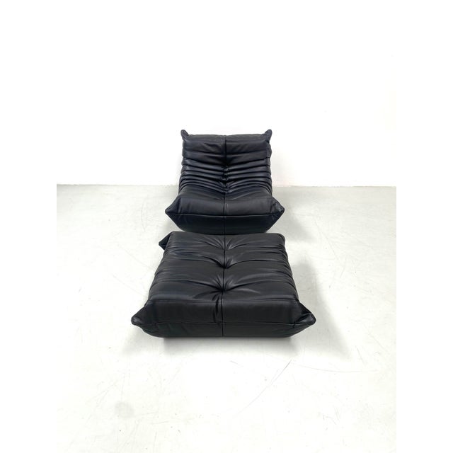 Set of French Togo Lounge Chair and Ottoman in Black Leather attributed to Michel Ducaroy for Ligne Roset, 1970s For Sale - Image 11 of 14