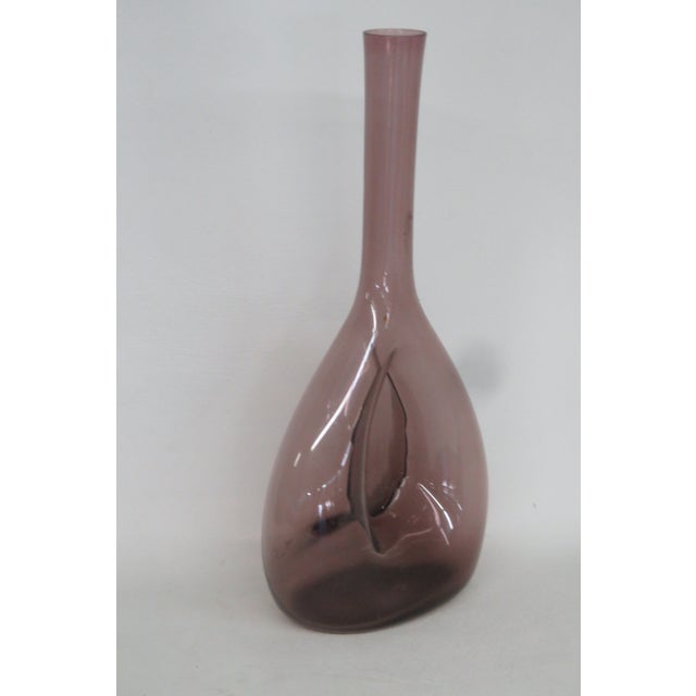 Purple Purple Pinched Bulb Vase Made in Sweden Mid Century Modern Sculpted Glass 4745b For Sale - Image 8 of 17