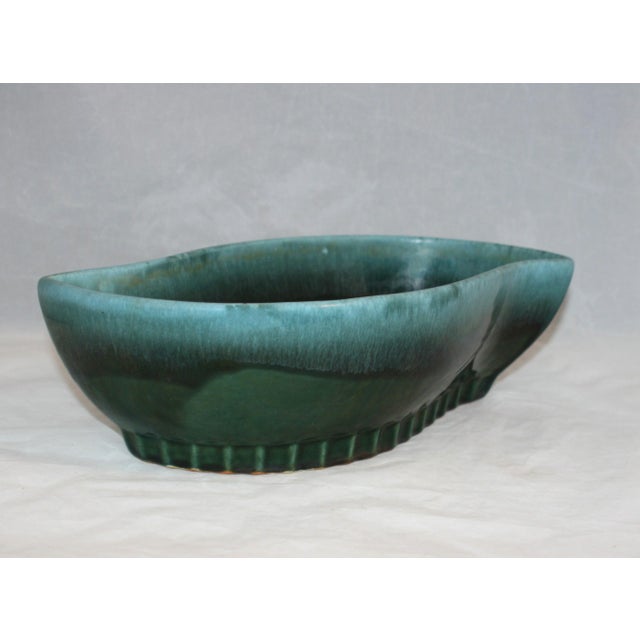 1960s Mid Century Modern Hull Pottery Green Drip Glaze Leaf Shaped Planter Bowl 406 For Sale - Image 4 of 10