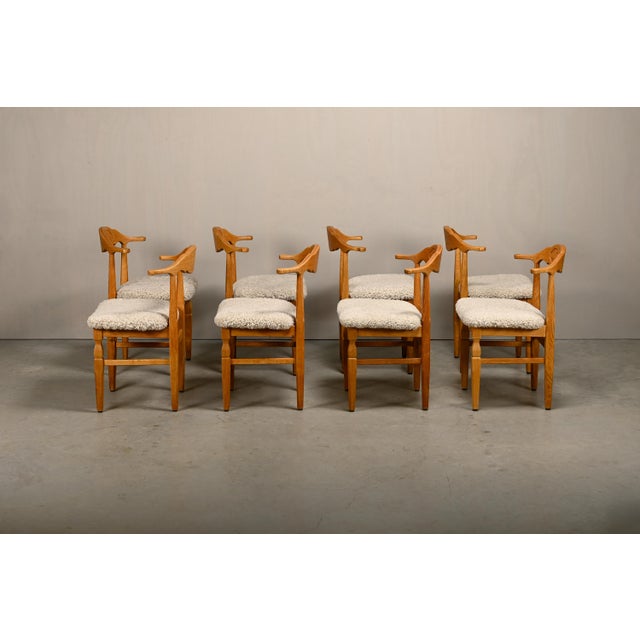 Brutalist Dining Chairs in Oak and Sheepskin from Henning Kjærnulf, Denmark, 1960s, Set of 8 For Sale - Image 4 of 18