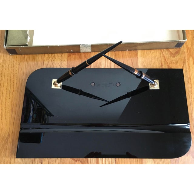 Rare Vintage Large Black Onyx Sheaffer Desk Set Comes With 2 Sheaffer White Dot Pens as Well as 2 Gold Nib Pens. For Sale - Image 9 of 12