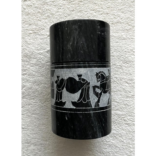 1980s Black & White Marble Canister With Lid and Matching Dish/Ashtray, Etched Procession of Horses, Chariots, Robed Men For Sale - Image 5 of 11