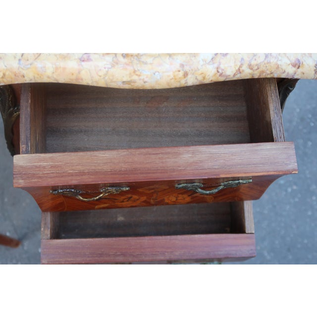1920s Pair of French Louis XV Style Rosewood Side Tables Nightstands For Sale - Image 12 of 14