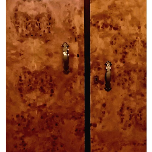 Italian Art Nouveau Rationalist Birch Burl Wardrobe with Bronze Handles in the style of Gaetano Borsani, 1936 For Sale - Image 6 of 9
