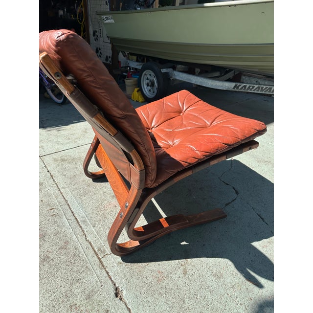 1970s mid century modern Norwegian “Skyline” bent Beech lounge chair by Einar Hove for Hove Møbler. Crafted from bent...