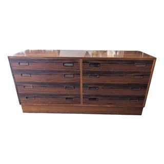 1970s Danish Modern Poul Hundevad Rosewood Dresser Sideboard For Sale
