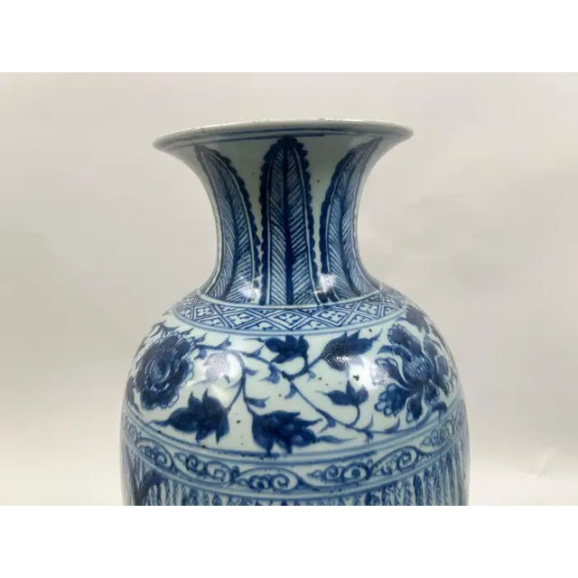 Chinese Early Ming Dynasty Style Warrior Motif Blue & White Porcelaine Vase For Sale In New York - Image 6 of 13
