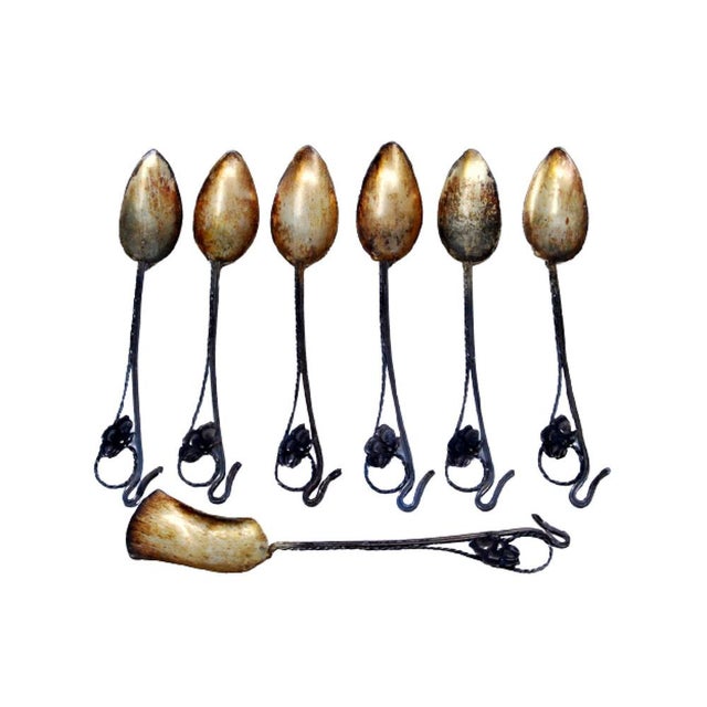 Coffee Spoons and Sugar Shovel in Cut Silver and Gold Shells, Set of 6 For Sale - Image 3 of 3