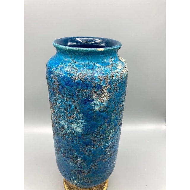 A vintage Bitossi vase designed by Aldo Londi for Rosenthal-Netter for their Cinese (Chinese) series. The special rough,...