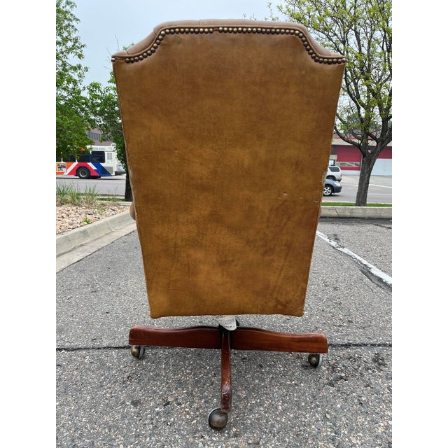 Traditional Winged Executive Chair in Tufted Leather From Classic