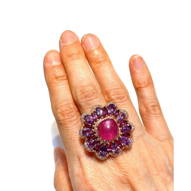 Bochic “Flamenco” Ruby & Fancy Multi Color Gems 18k Gold & Silver Cocktail Ring Size 8.5 For Sale - Image 4 of 4