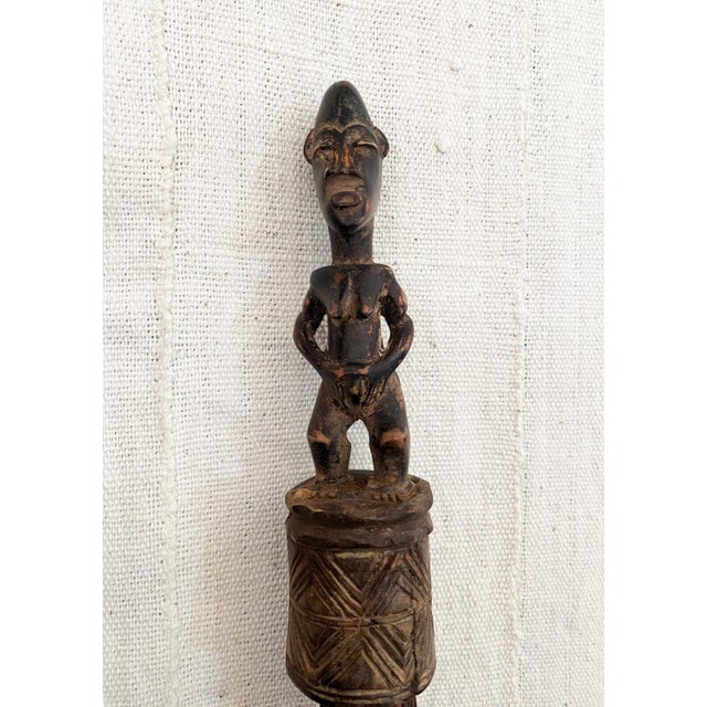 Vintage African Ceremonial Baule Broom W/ Female Figure 27" H For Sale In New York - Image 6 of 7