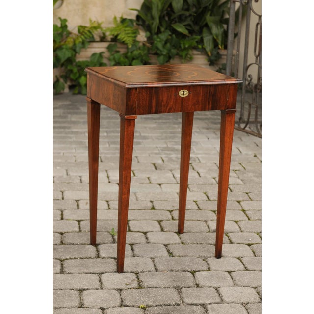 Early 19th Century Italian 1820s Walnut Side Table with Oyster Veneer and Inlaid Quadrilobe Motif For Sale - Image 5 of 12