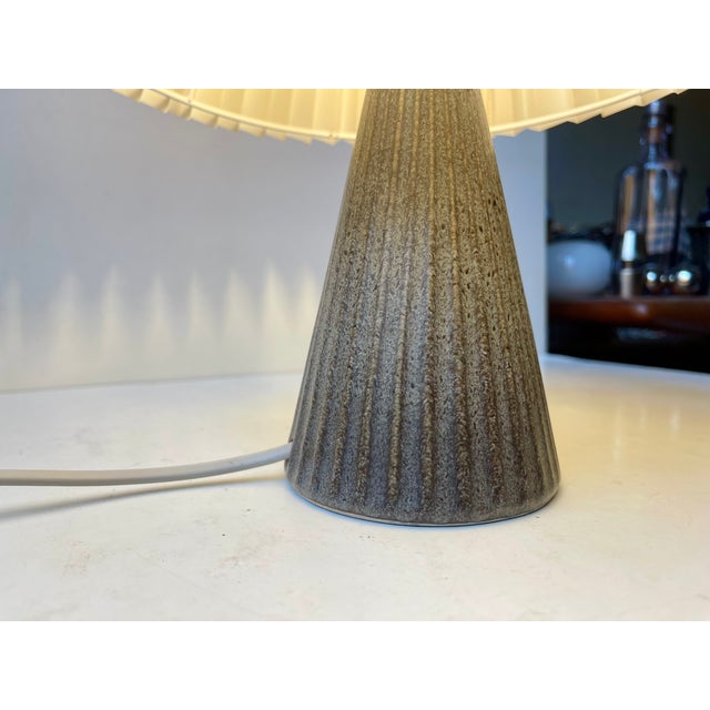 Small Vintage Scandinavian Fluted Ceramic Table Lamp by Elisabeth Loholt, 1950s For Sale - Image 4 of 10