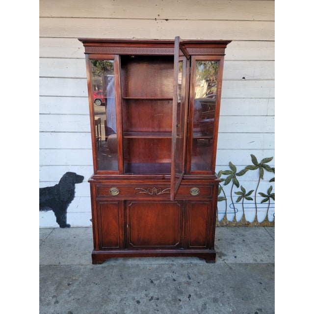 Vintage Traditional Mahogany Wood China Cabinet. For Sale - Image 17 of 18