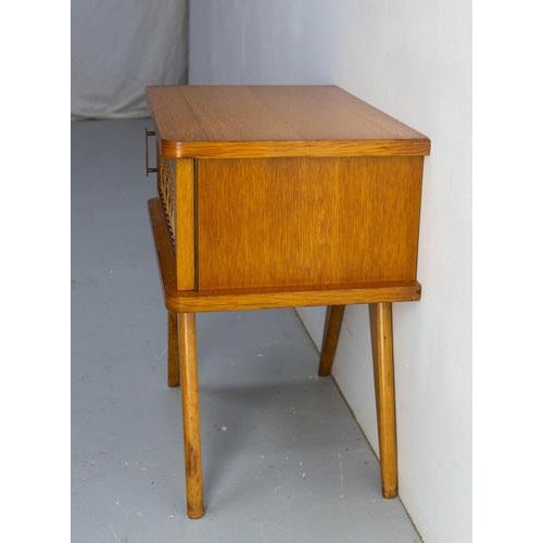 French Nightstands in Oak & Wicker with Compass Feet, 1950, Set of 2 For Sale - Image 4 of 10