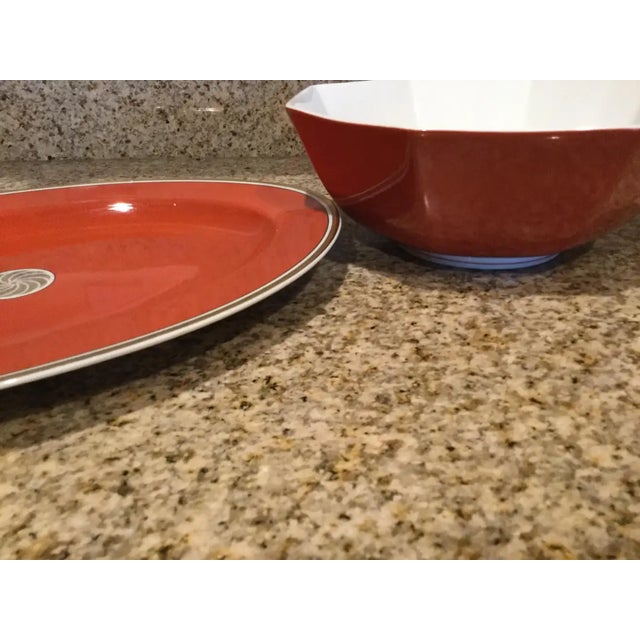 Modern Fitz and Floyd Medaillon d’Or Serving Platter and Large Bowl, 1979 - 2 Pieces For Sale - Image 3 of 7