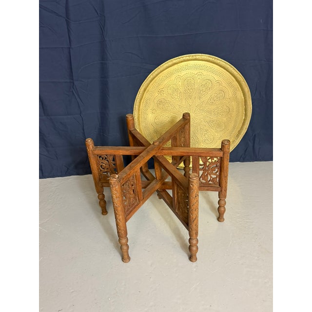 Antique Anglo-Indian Benares Brass Tray Table with Hand-Carved Folding Wooden Base, 1910 For Sale - Image 4 of 15