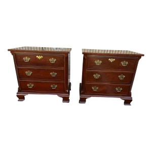 Late 20th Century Baker Furniture Pair Chippendale Style Mahogany and Banded Satinwood Top Side Chests or Nightstands.