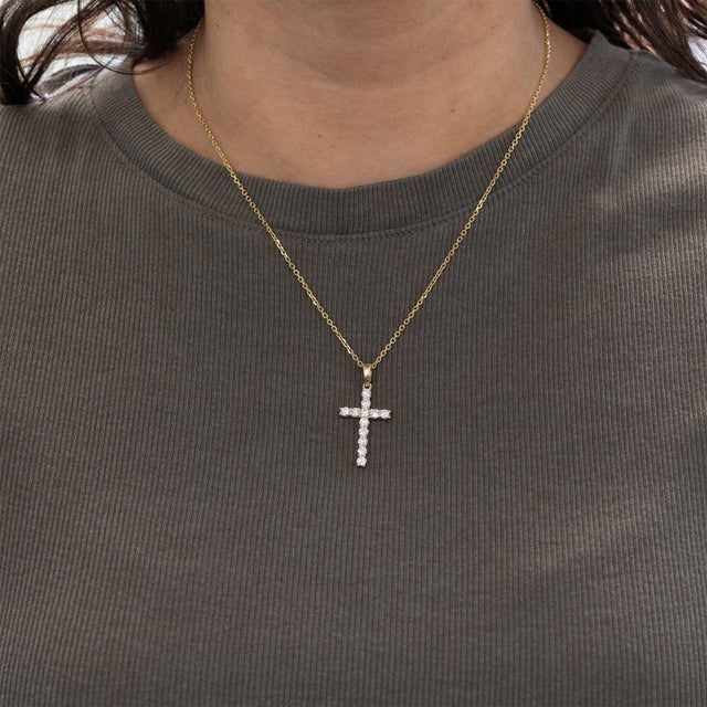 Elevate your everyday style with this stunning lab diamond cross pendant, crafted in solid 14K gold. The 3mm lab diamond...