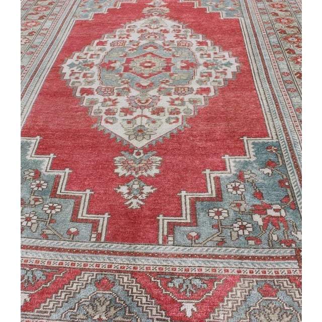 Mid 20th Century Mid 20th Century Vintage Turkish Oushak Rug With Medallion Design in Coral Pink and Light Blue For Sale - Image 5 of 11