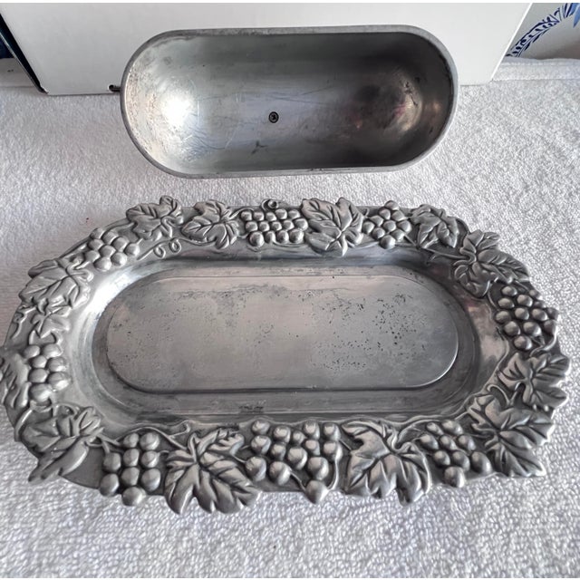 This vintage Lenox butter dish features a traditional style with an aluminum construction. The dish is silver in color and...