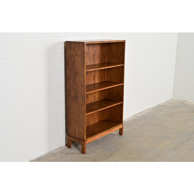Henredon Henredon Mid-Century Modern Oak Bookcase, Circa 1970s For Sale - Image 4 of 10