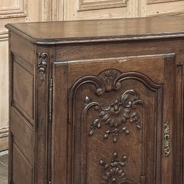 Wood 18th Century Liège Louis XV Period Carved Oak Buffet For Sale - Image 7 of 18