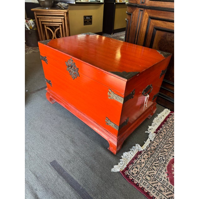 Chinese Early 20th Century Red Lacquer Blanket Chinese Trunk For Sale - Image 3 of 4