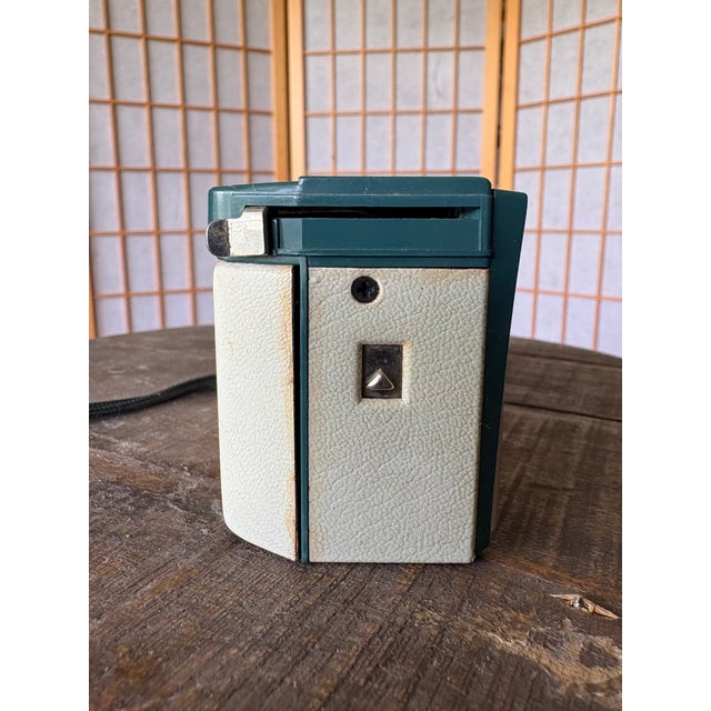 Eastman Kodak Vintage Kodak Hawkeye Instamatic Camera – Mid Century American Film Camera in Sage Green & Cream For Sale - Image 4 of 8