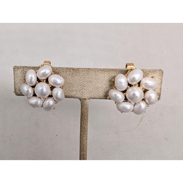 Trifari Vintage 1958 Signed Crown Trifari Goldtone Faux-Pearl "Calypso" Clip Earrings-2 Pieces For Sale - Image 4 of 7