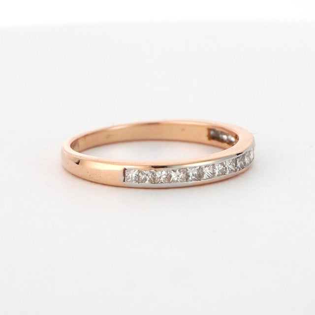 18k Gold Diamond Band Ring With 0.57ct Princess-Cut Diamonds For Sale In New York - Image 6 of 18