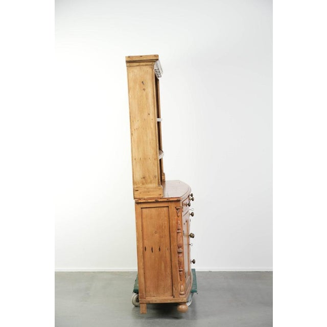 Antique English Cupboard in Pine, 1800s For Sale - Image 3 of 17