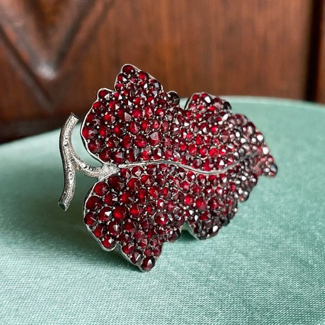 Victorian Late 19th Century Victorian Bohemian Garnet Silver Leaf Brooch For Sale - Image 3 of 11