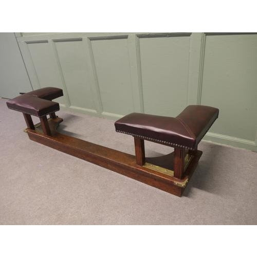 Arts and Crafts Oak and Leather Club Fender, 1900 For Sale - Image 4 of 8