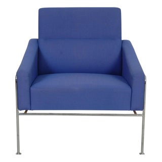 Model 3301 Lounge Chair in Blue Fabric by Arne Jacobsen, 1997 For Sale