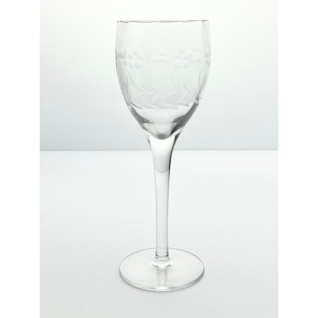 1940s Vintage Set of 4 Etched Flower Optic Wine, Water or All Purpose Glasses For Sale - Image 4 of 6