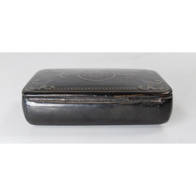 Black 19th Century American Black Lacquer and Papier Mache Tobacco Box For Sale - Image 8 of 10