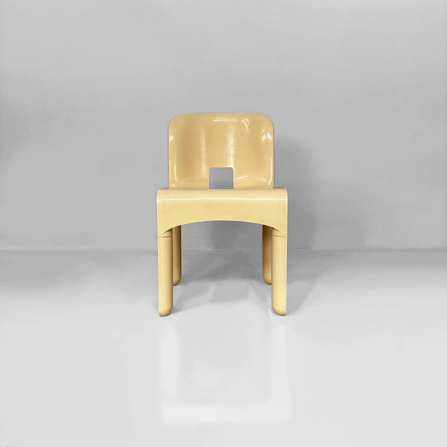 Italian space age cream chairs 4868 by Joe Colombo for Kartell, 1970s Pair of Model 4868 chairs, also known as the...