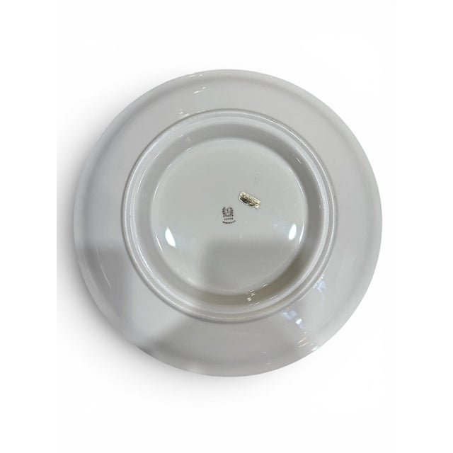 1970s Vintage Lenox Embossed Ivory & 24 Kt Gold Gilt Dinner Plate | Hollywood Regency Formal China For Sale - Image 5 of 6