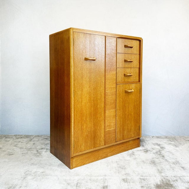 Constructed in solid oak with oak-veneered panels throughout. The carcass features angular solid oak handles, a...