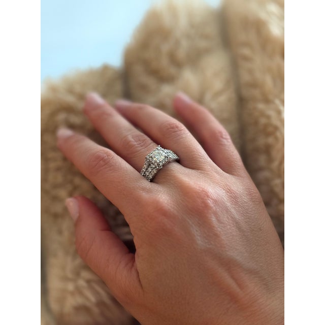 Modern 1 Ct Brilliant Round Center Diamond, 2 Ct 14 Karat White Gold Engagement Ring For Sale - Image 3 of 8