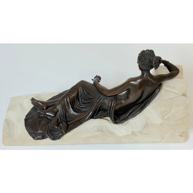 Exquisite Bronze & Marble Reclining Venus Holding Pomegranate, After Canova, 20th Century A finely cast and chased bronze...