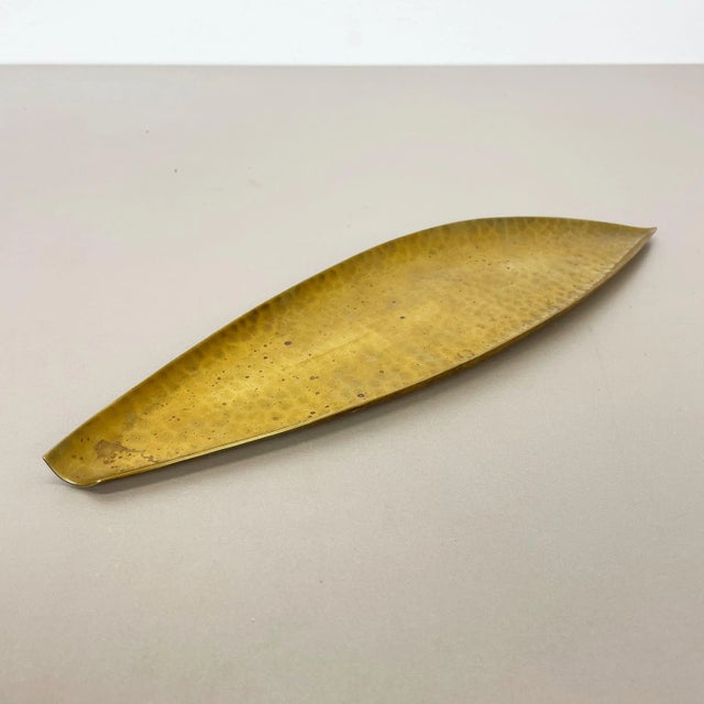 Brass metal shell plate element Origin: Germany Material: Brass Wonderful metal element shell plate made in Germany in the...
