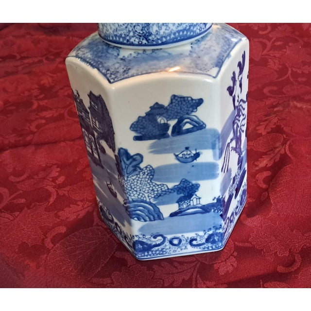 1970s Mid-Century Modern Hexagon Blue Willow Ginger Lidded Jar For Sale - Image 18 of 18