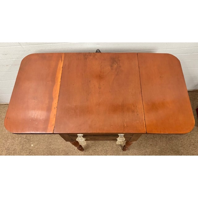 Early 19th Century Antique American Sheraton 2 Drawer Dropleaf Cherry Work Table For Sale - Image 5 of 11