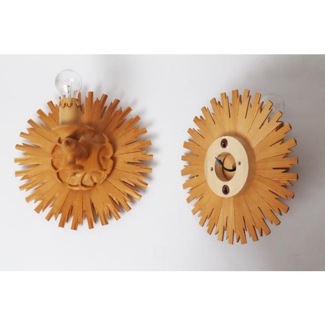 Hand-Crafted Pine Wood Starburst Sun Wall Lamps, Italy, 1980s, Set of 2 For Sale - Image 9 of 18